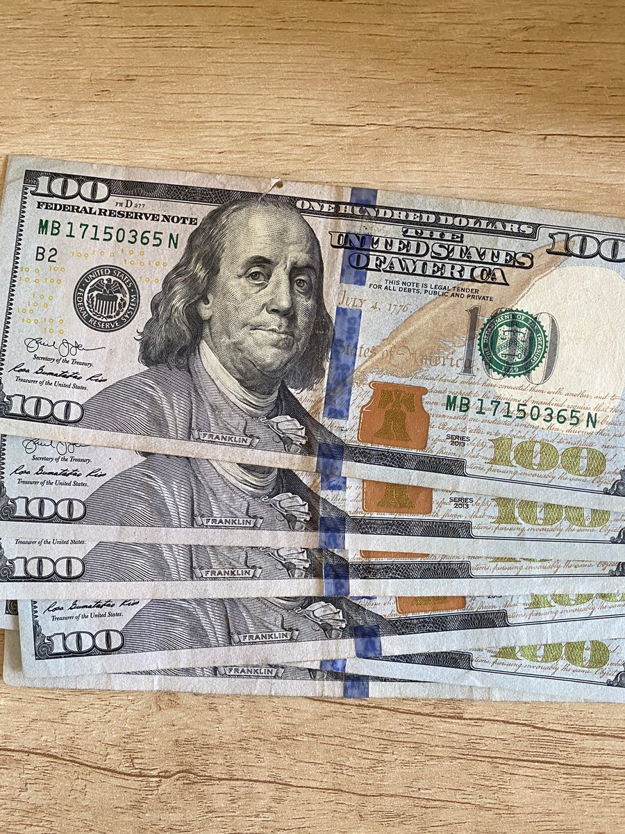 Төгрөгөөр солиулах гэсэн чинь арилжааны банкууд хуучин байна гээд авдаггүй ээ. Би бүүр гайхаад байхын