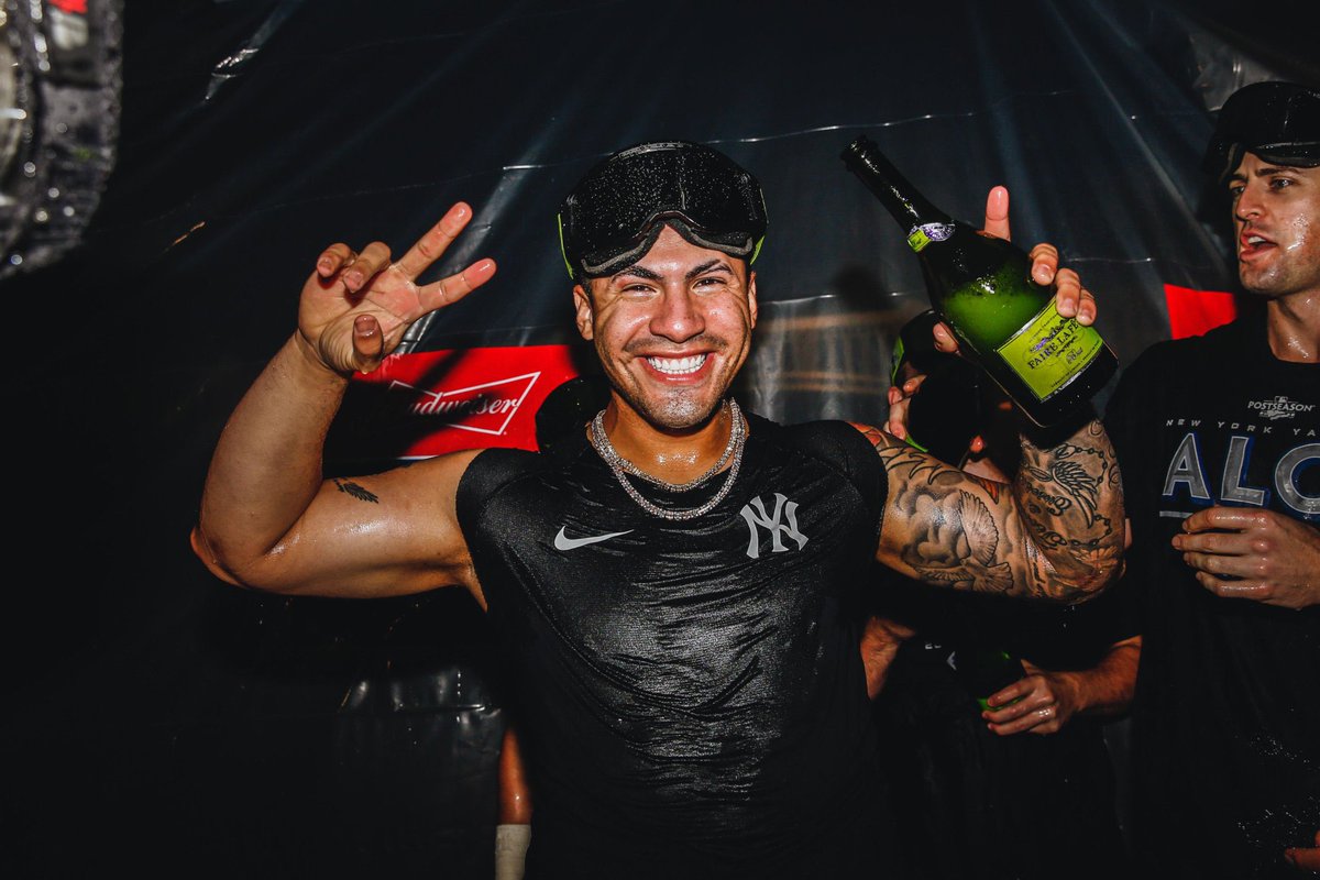 YanksCrew's tweet photo. 🍾 https://t.co/PWEXjr55ZC