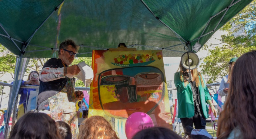 hipercritico's tweet image. Cronología de la 15a Feria @leerycomer : fiesta de literatura, arte y gastronomía - Enterate en hipercritico.com En foto: #MiloLocket