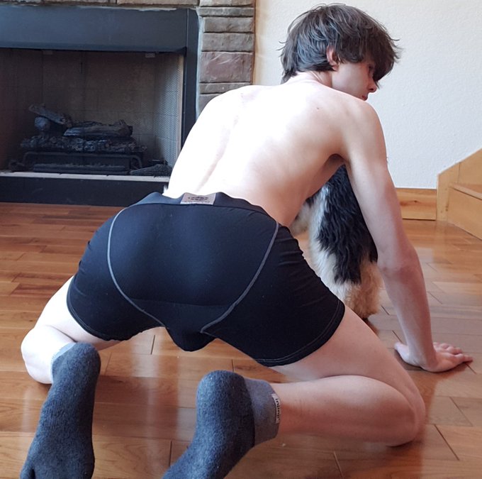 Be sure to check out my Fansly and Reddit for exclusive content if you want to see more. https://t.co/lr9bwlvfF3 https://t