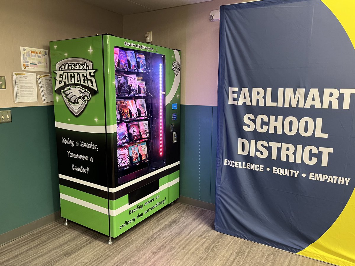 grod93631's tweet photo. Who needs candy bars???? Check out our BOOK Vending machine!!! Excellent job Alila!!! #saynotocalories #yestoreading https://t.co/lamXQo0gkj