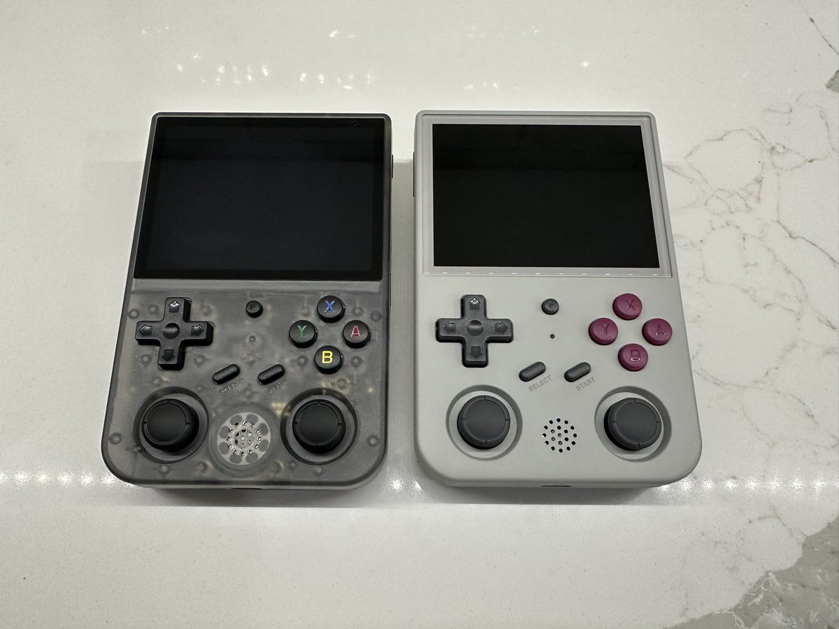 RetroComfort's tweet image. These new handhelds from #anbernic are fire 🔥