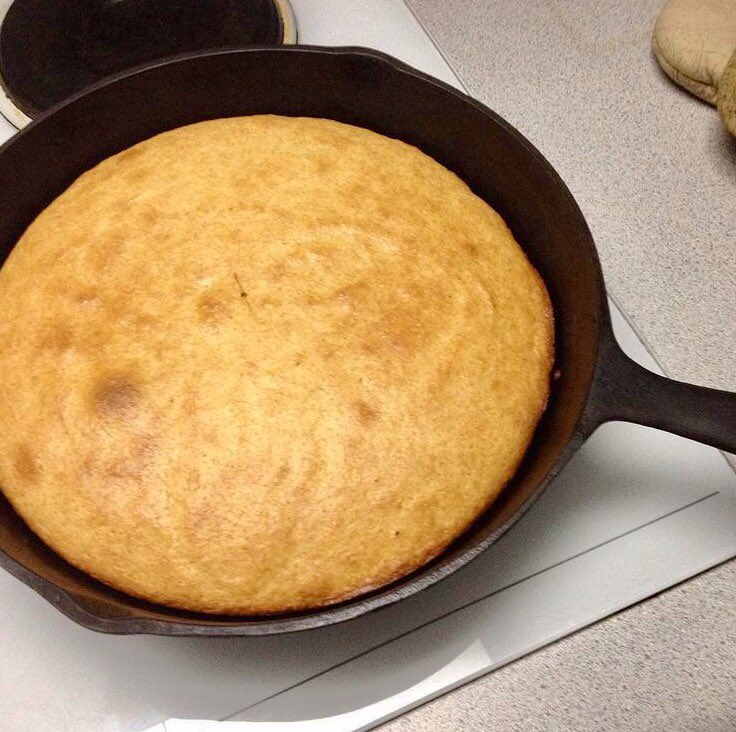 sbrew42's tweet photo. A bit chilly here so I thought fresh cornbread would hit the spot and it did! #nommom #imachef #castiron https://t.co/NfelZytV6C