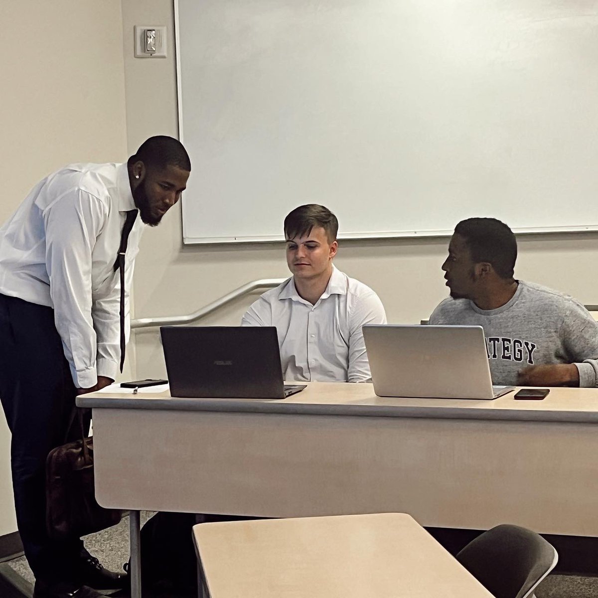 TexasStateCEO's tweet photo. Had a great meeting with our speaker Tom Puffer! Glad to have seen everyone that came out! https://t.co/b434dexDWq