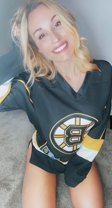 #boston #bruins 🖤💛 https://t.co/uzlJmPJ57o<a href="/tag/boston"class="tags">#boston</a><a href="/tag/bruins"class="tags">#bruins</a>