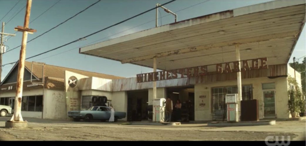 JodieAndrefski's tweet photo. Very curious if the writers intentionally modeled the role of Millie just a little on a cross between Ellen and Bobby? (Who I totally adore.) Plus her garage mixes The Roadhouse w Bobbyโs junkyard. #TheWinchesters #TWcomm ๐ @rthompson1138 @WinchestersOnCW @MissKajlich https://t.co/By6urNYSmB