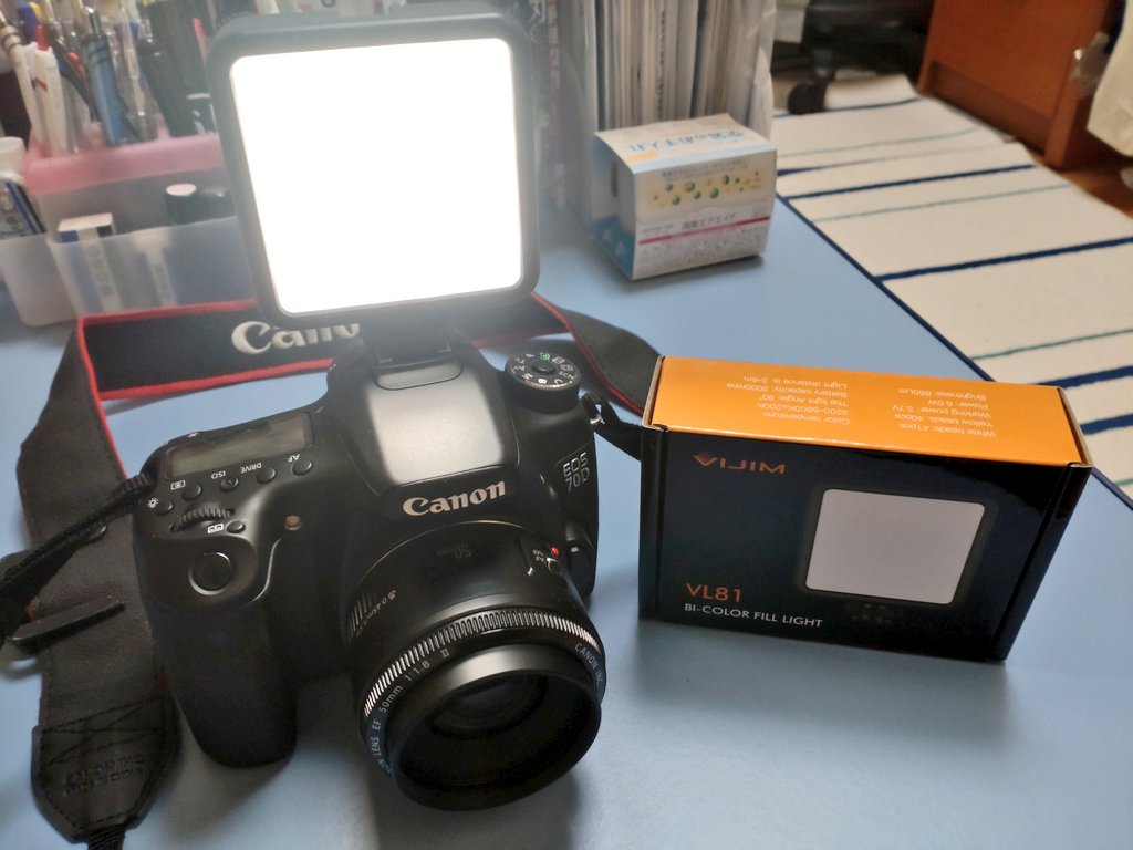 OKAUTECH_0815's tweet photo. 注文したLEDビデオライト🔦📸が届きました😌🙌
なるほど…🤔暗いところや物撮りには最適かもね😊👍
#LEDビデオライト
#VL81 #VIJIM https://t.co/J9l3Tx4PgX