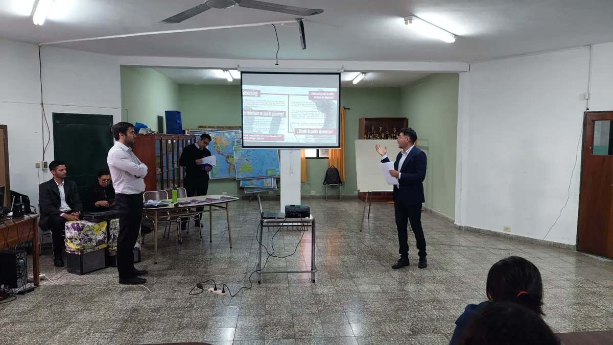 OVIDELAR's tweet photo. 📍 "Legislatura Abierta: Las Leyes van a tu escuela"

Agradecemos a las autoridades del colegio Sagrado Corazón de Jesús por la predisposición y apertura para que las estudiantes puedan compartir esta jornada.
@Florelop 
@Pizarro7Yessica 
@LegislaturaLR https://t.co/rOrm88RKTK