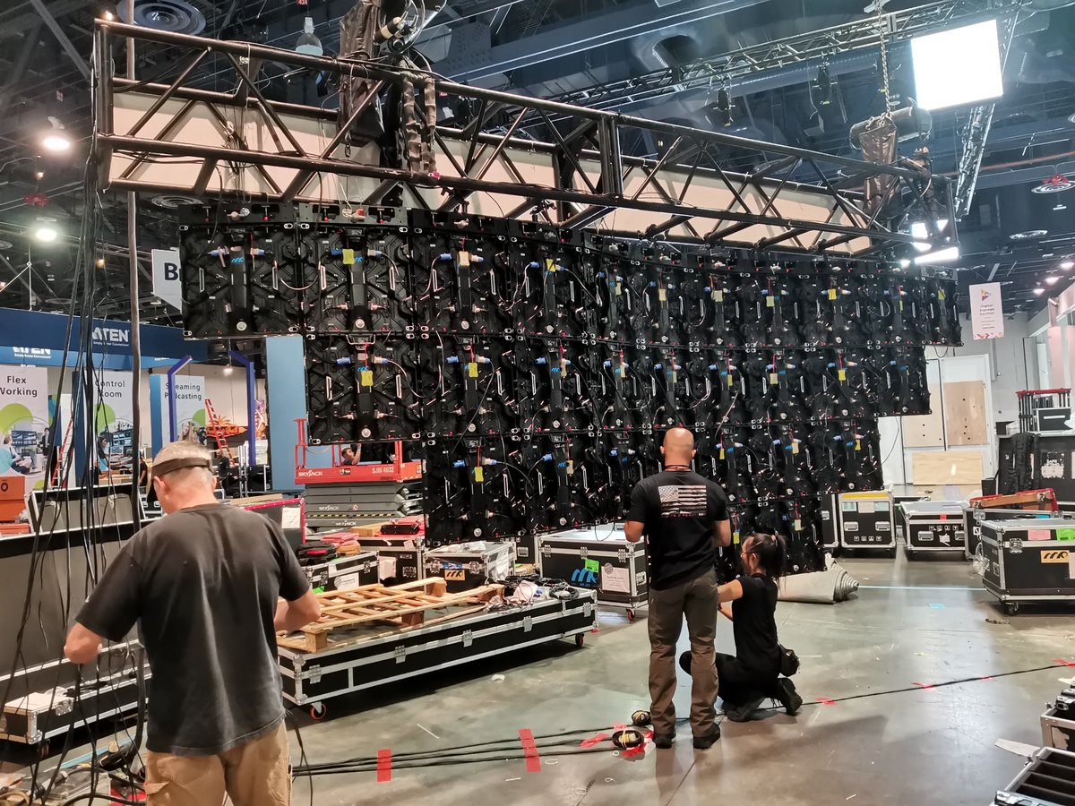 JadeLuo10's tweet photo. Rental Series Led Screen, P2.6 https://t.co/pLPIjUdMTY