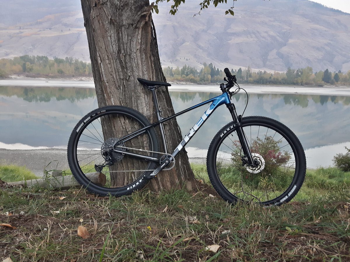 Picked up my awesome new mountain bike today, Lucky. Winter commutes are coming...