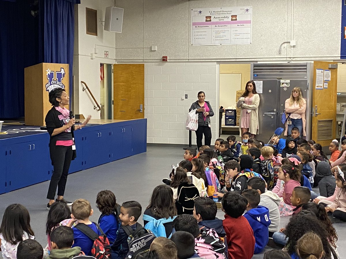 JoshRegerAP's tweet image. Sensational Superstar teacher Erica Perez being celebrated and speaking as a breast cancer Survivor during our Monday “Pink Out” Spirit Rally! Students and staff were encouraged to wear pink in honor and memory of all breast cancer survivors and victims.