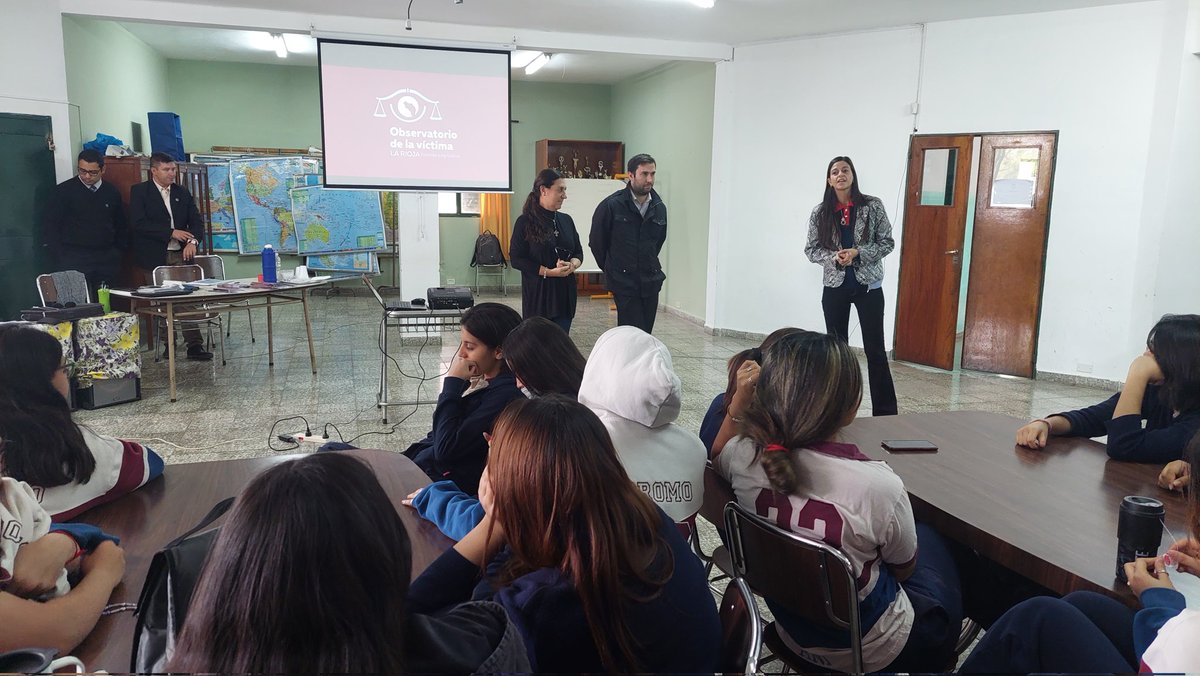 OVIDELAR's tweet photo. 📍 "Legislatura Abierta: Las Leyes van a tu escuela"

Agradecemos a las autoridades del colegio Sagrado Corazón de Jesús por la predisposición y apertura para que las estudiantes puedan compartir esta jornada.
@Florelop 
@Pizarro7Yessica 
@LegislaturaLR https://t.co/rOrm88RKTK