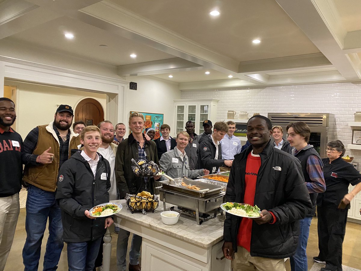 Greg_Byrne's tweet photo. Tonight @RollTideMamma and I had the men’s team from @AlabamaTrack to the Byrne Casa 🏡.  

Great group who has accomplished a lot and has a bright future.  #RollTide 🏃🏾‍♂️ https://t.co/6ro3ePeFLR