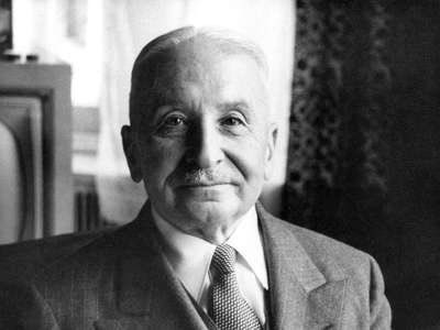 Ашгаас татвар авах нь амжилтанд татвар ногдуулахтай адил.

- Ludwig von Mises