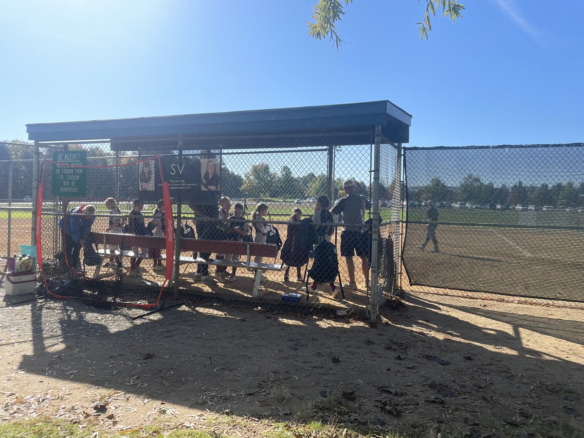 JadaHolt24's tweet photo. Loved giving back to the local softball community during my time off ๐ฅโค๏ธ
#FBFP @PaytonsProject https://t.co/E6ceiID87i