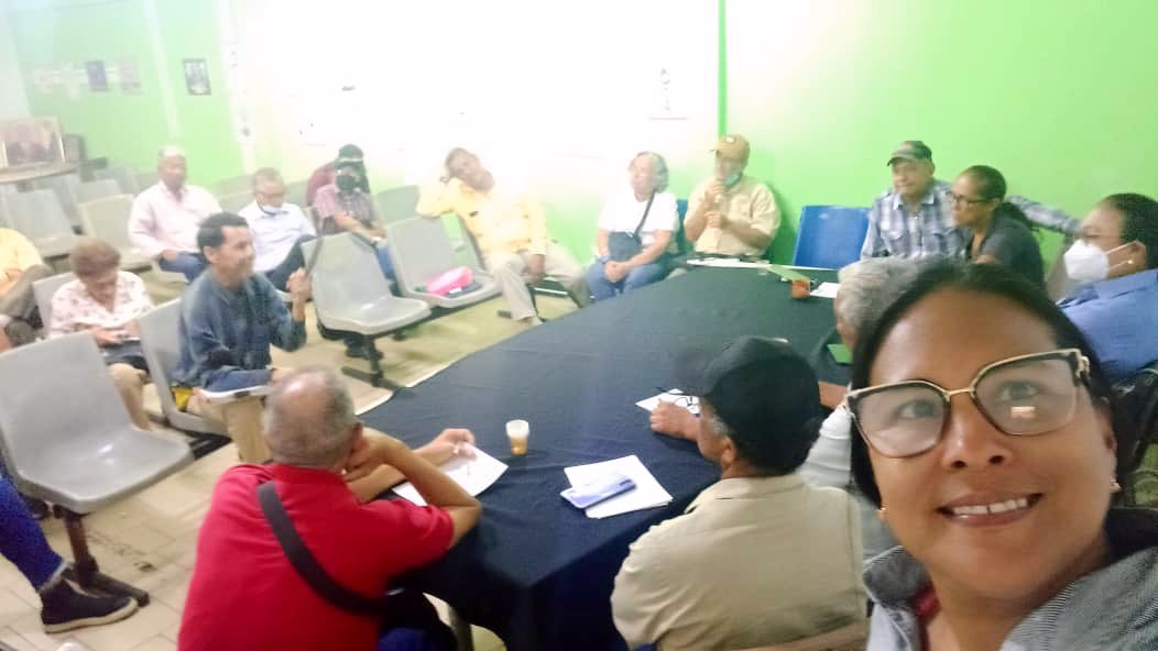 ADOrg_Laraof's tweet photo. #18Oct | Reunión con el CEP Juan de Villegas, en cumplimiento de gira politica planificada en presencia Sec. General @SobellaMejias, Sec de Org @karelisherediah, Sec @PyTAD_Adecos Antonio Patiño, Sec Agrario @nestorgalindezr y Sec Sindical @porfiriocarpio. #ADvaConProsperi https://t.co/tO1dBtao5q