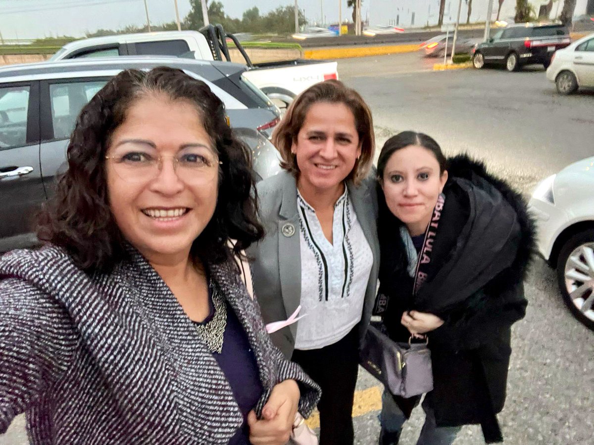 ddakys's tweet photo. Me reuní con @marlennemt y @DianaEsther para ver proyectos del @onmpri_saltillo.  

¡Son unas fregonadas estas mujeres Priistas! 😍😍😍

#MujeresConstruyendoMujeres 💪
#Saltillo https://t.co/E6u0kT94Io