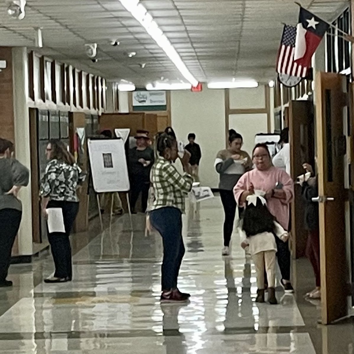 NISDRoss's tweet photo. Great seeing all of our Rebels at our ELA & Math Family Night. #RossIgnited https://t.co/wuVuAJpXd2