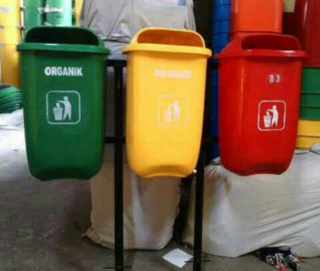 RereiiAnis's tweet photo. di gelang ada banyak manik-manik..
Manik-manik itu mahal harganya…
Jika ada banyak sampah organik
Hendaklah dikelola biar lebih berguna
#weloveprobolinggo
#welovecities
#majenganberlari
#kecamatanmayangan https://t.co/2SsVtf04NE