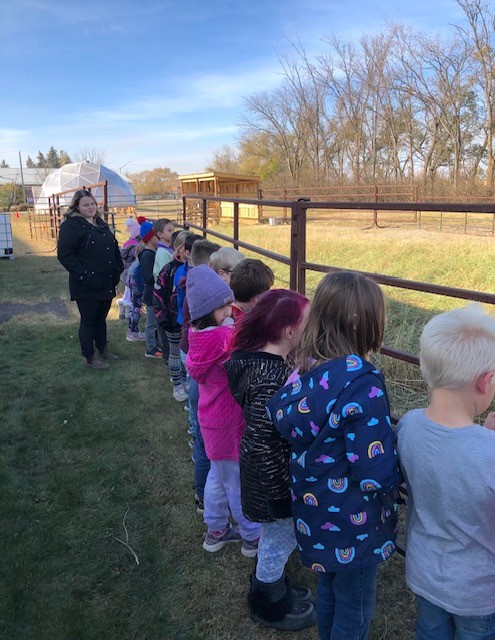 amandakornaga's tweet photo. There is nothing better than when the bigs get to teach the littles! Today, Kendra Laboucane tied her special project work with Bob and George into the grade 1/2 science unit on animals. Way to #LeadtheCharge Kendra! Reaching for Tomorrow, Celebrating Today this Education week. https://t.co/Ej0Gky3S1n