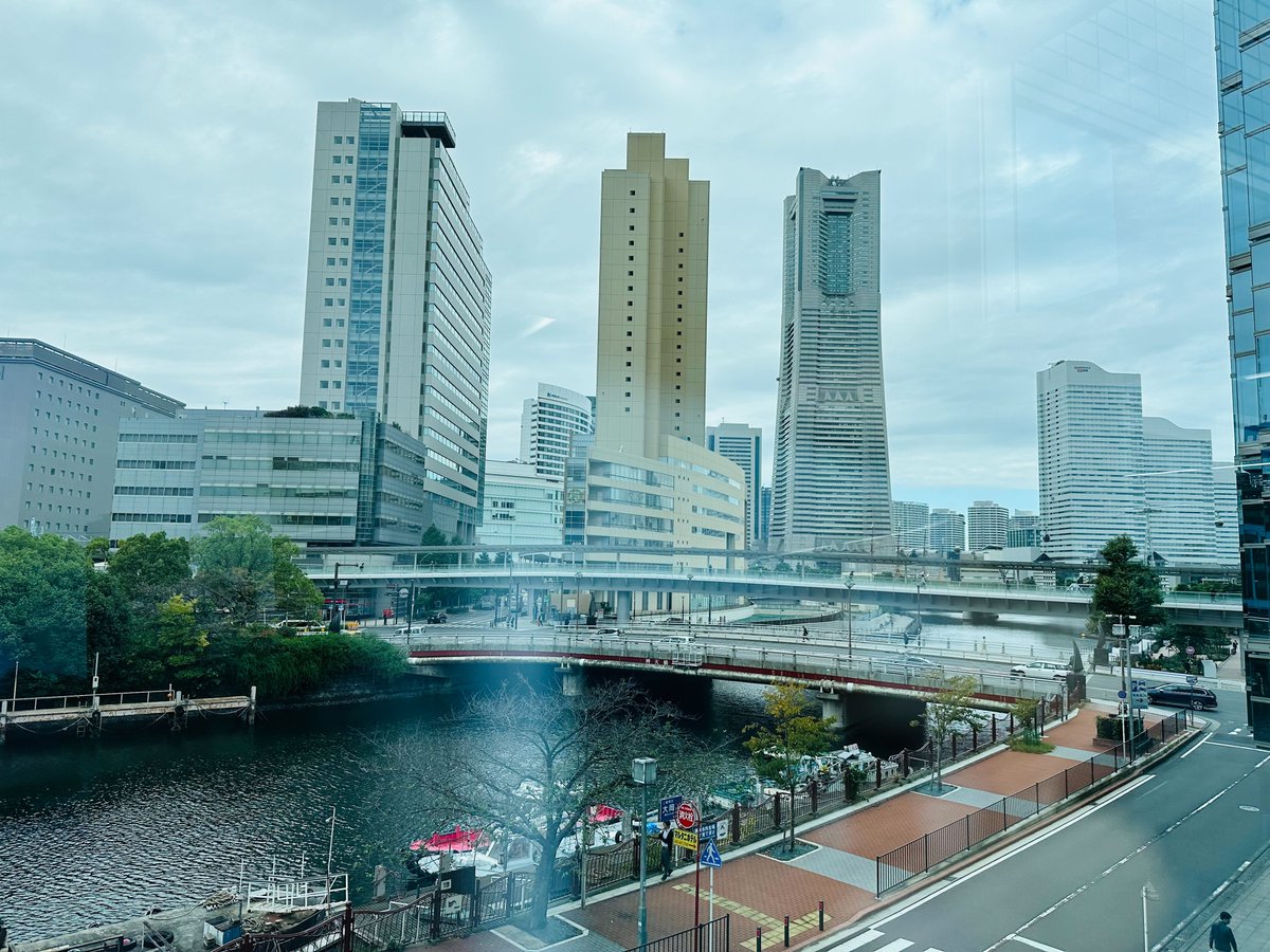 MIRAIBOX's tweet photo. こんにちは！未来ボックスです！
横浜の天気は曇り☁️
肌寒くなってきたので体調管理には気を付けましょう💫
#企業公式 #企業公式が地元の天気を言い合う
#求人 #エンジニア #桜木町 https://t.co/od9wWHr5ij