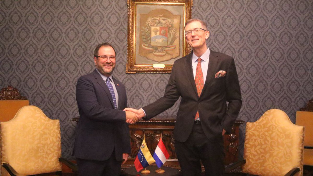 Cancilleria_ve's tweet photo. 📰 #EsNoticia | Venezuela y Países Bajos fortalecen cooperación fronteriza

👉 https://t.co/6XqfnTcJvW
#UnidosConElCastañoYTejerías https://t.co/9pu2K2bZN9