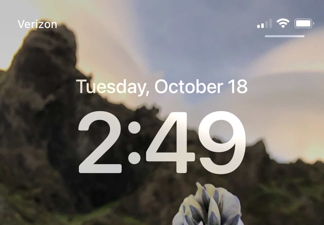 Why is the new ios 16 lock screen font yelling at me? #iOS16