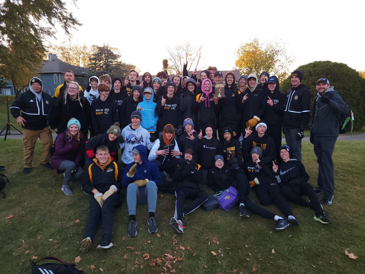 The Boys Cross Country team ran for the sweep at the Big 9 Conference Championship Races today. The Varsity and JV teams were the class of the field.  Congrats to Coach Ward and his assistants Coach Kaphers and Zrust.  They deserve a big thank you for all of their hard work.