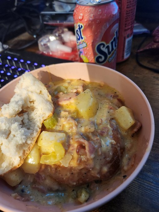 Oh fuck 🤤🤤 I did a fucking good job https://t.co/aYdlU3GmIa