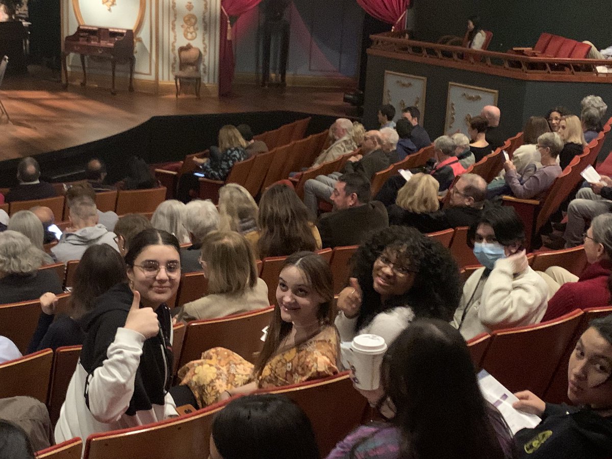 MrsBsStage's tweet photo. @SingleyAcademy @IrvingFineArts @Academytheatre2 getting ready to enjoy #TroubleInMind @DallasTheater   Had a great pre-show workshop. So excited! #ProjectDiscovery https://t.co/8dncqEdw03