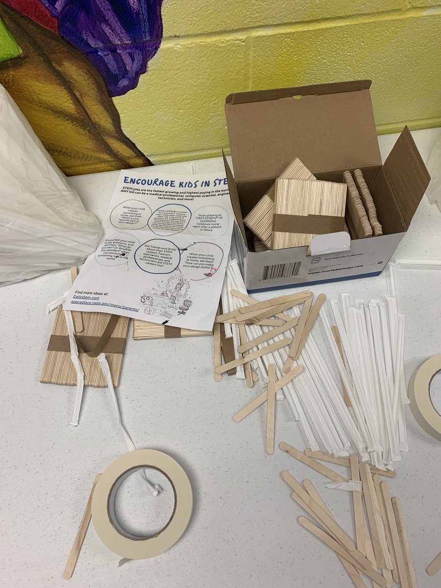 DaleGoatley's tweet photo. Creating habitats, makey-makey musical fruits, coding/robotic activity centers, and a Book Fair 📚 STEAM Night at Vine Grove Elem was a HUGE success! Great turnout! I loved seeing families explore &amp; learn! Thank you Mrs. Patterson &amp; @Msbrandynew! 👏👏 @HardinCoSchools @GRRECKY https://t.co/EkWDSHEIxW