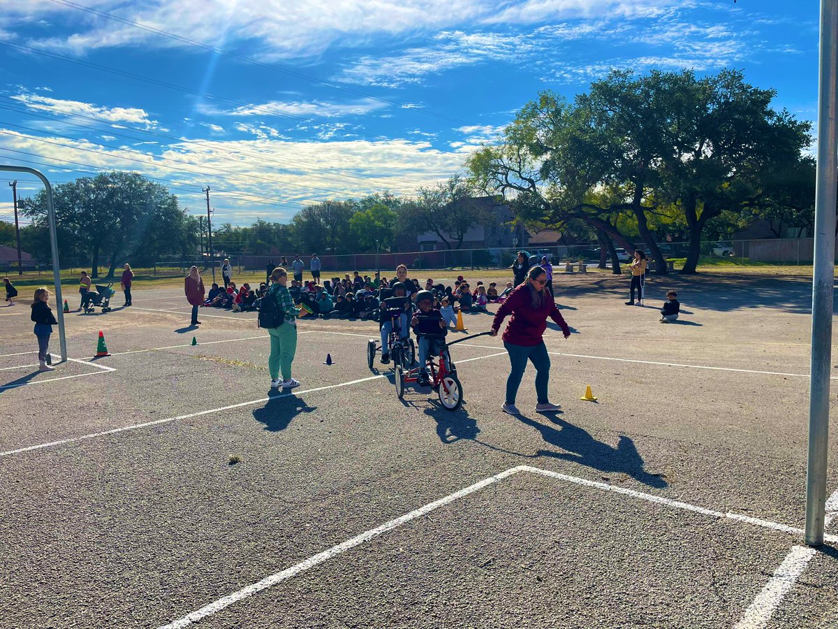juan_juarez3's tweet photo. Bike Rodeo 2022!🚴🚴🏼‍♀️
Thank you Officer Orosco, PTA, parent volunteers, staff, and safety patrols for making this event possible. Chilly morning, but students still had a fun time! @NISDGalm @Michelle_Alongi @MonicaAng28 @MrsAwesomeGT @NISD_PE @SATXPolice https://t.co/dCxAoFhwfn