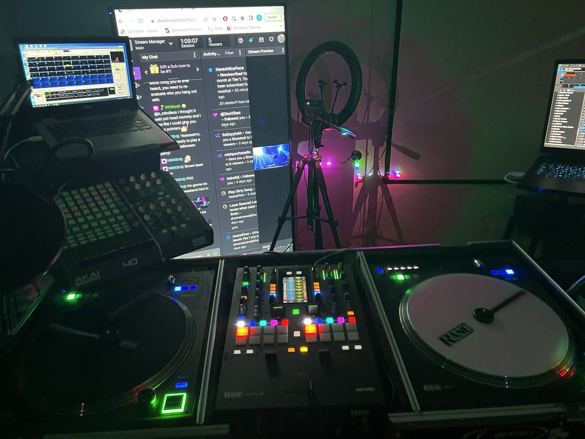 Bass. Lazers. Dabe. Hey, DaveDelirium, is now live on twitch.tv/davedelirium ! Go check it