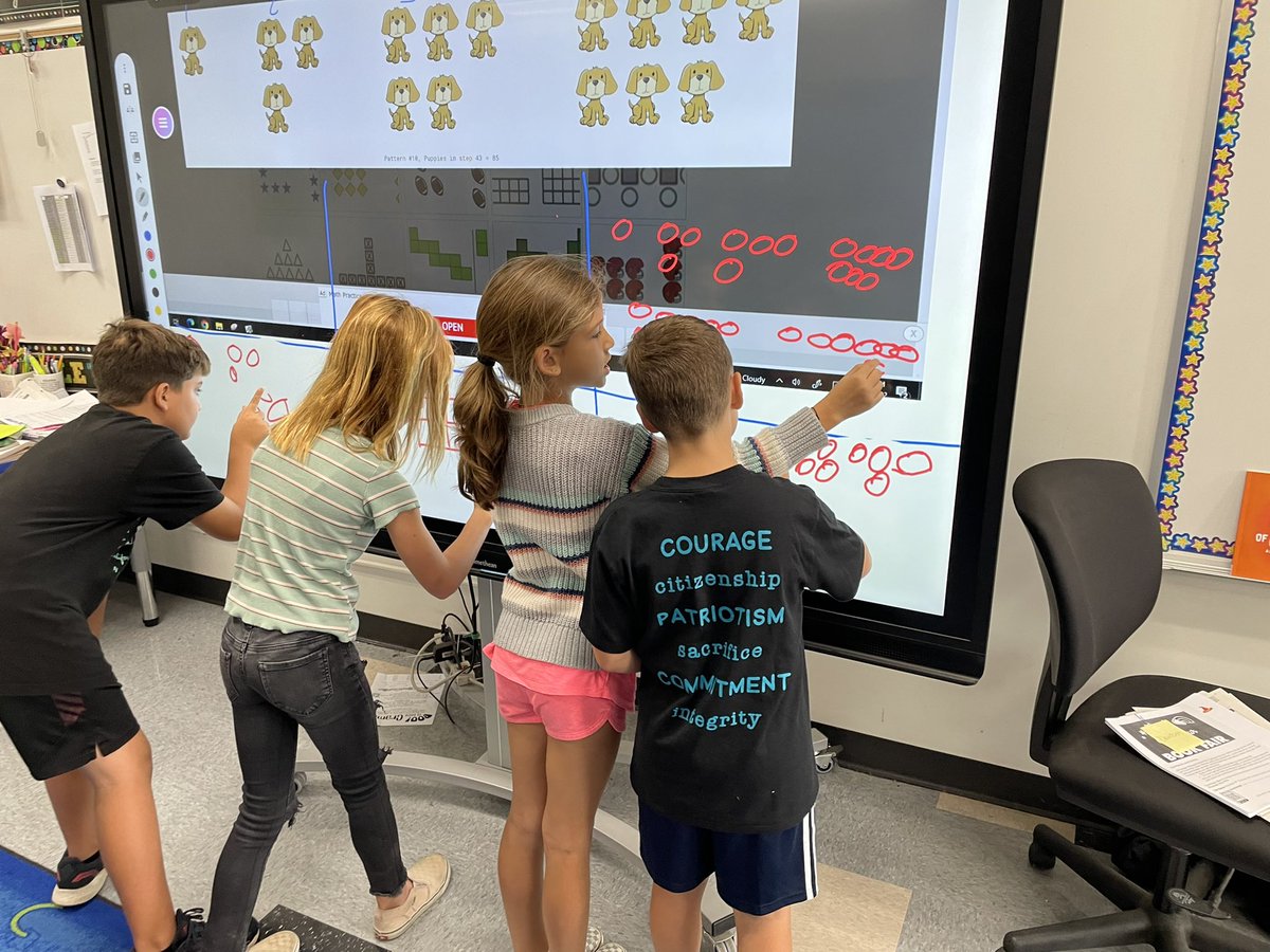 DavidsonMViT's tweet photo. Explaining our thinking #visuapatterns #mvitsimi #simischools #thirdgraderocks https://t.co/SjB6Dv1yAi