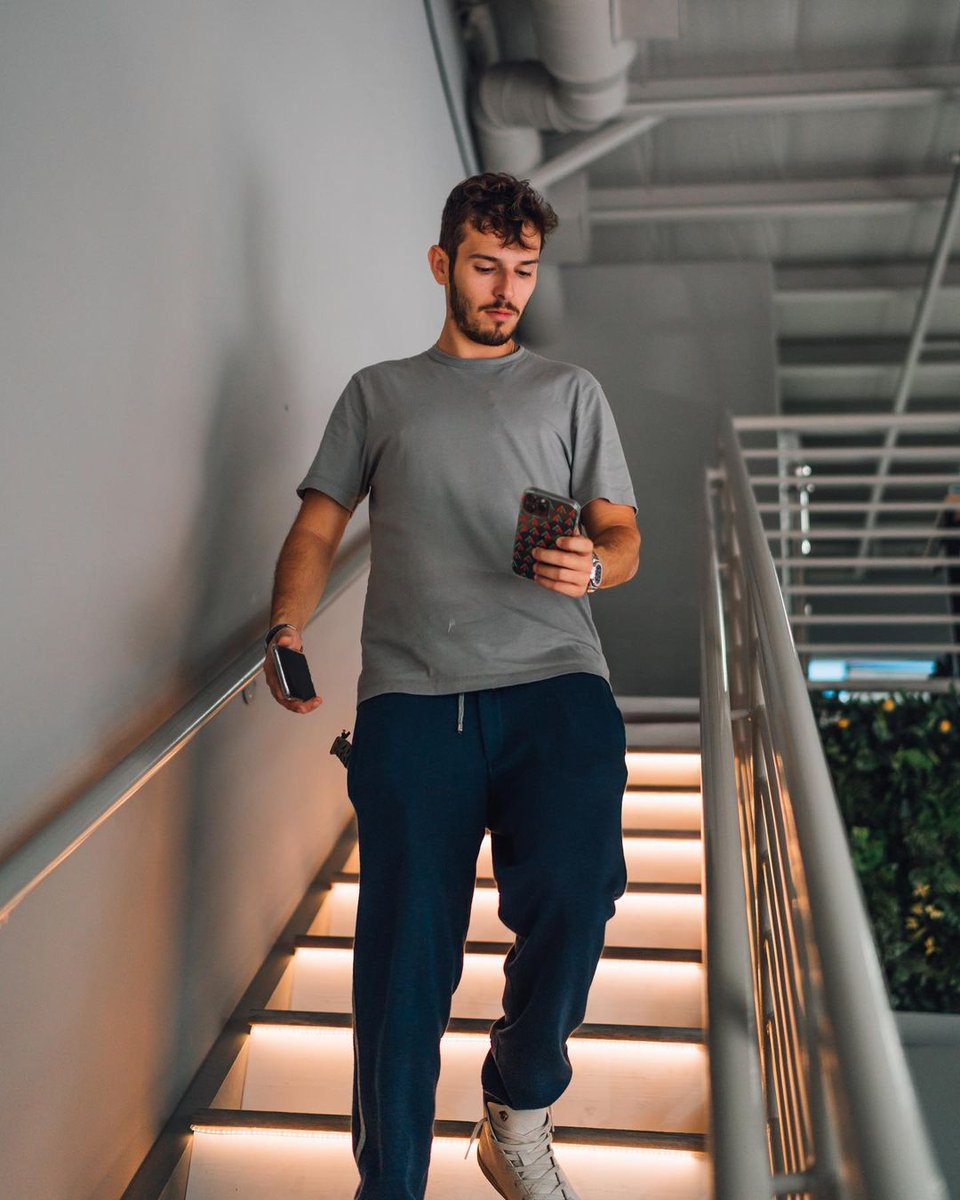 austinnedaal's tweet photo. I would usually come up with some caption about hard work and mindset but honestly i just wanna flex this staircase in the office cuz its fuckin dope. This office is nicer than basically 100% of these trading furu’s houses. We’re turnin shit up a notch. For the supporters, thanks https://t.co/7wvanU1cFL