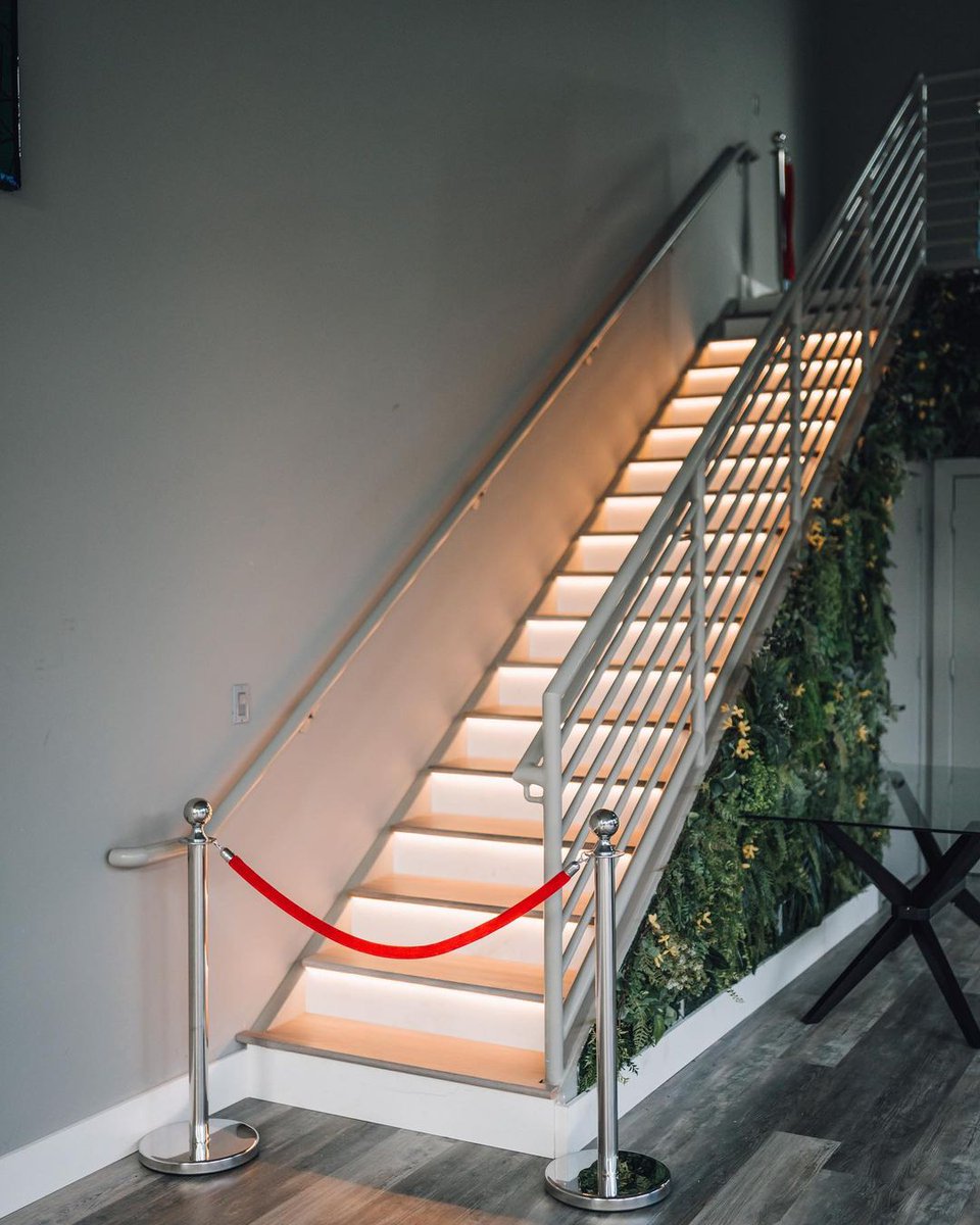 austinnedaal's tweet photo. I would usually come up with some caption about hard work and mindset but honestly i just wanna flex this staircase in the office cuz its fuckin dope. This office is nicer than basically 100% of these trading furu’s houses. We’re turnin shit up a notch. For the supporters, thanks https://t.co/7wvanU1cFL