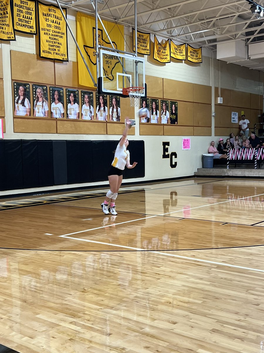 ArriolaSuzette's tweet photo. Big District showdown between EC and Steele tonight. Steele takes the first 2 games. Letโs Go Hornets ๐ #DigPinkGame @ECISDtweets @_ECAthletics @ECHShornets @_ECVolleyball https://t.co/xQwkBDEv59