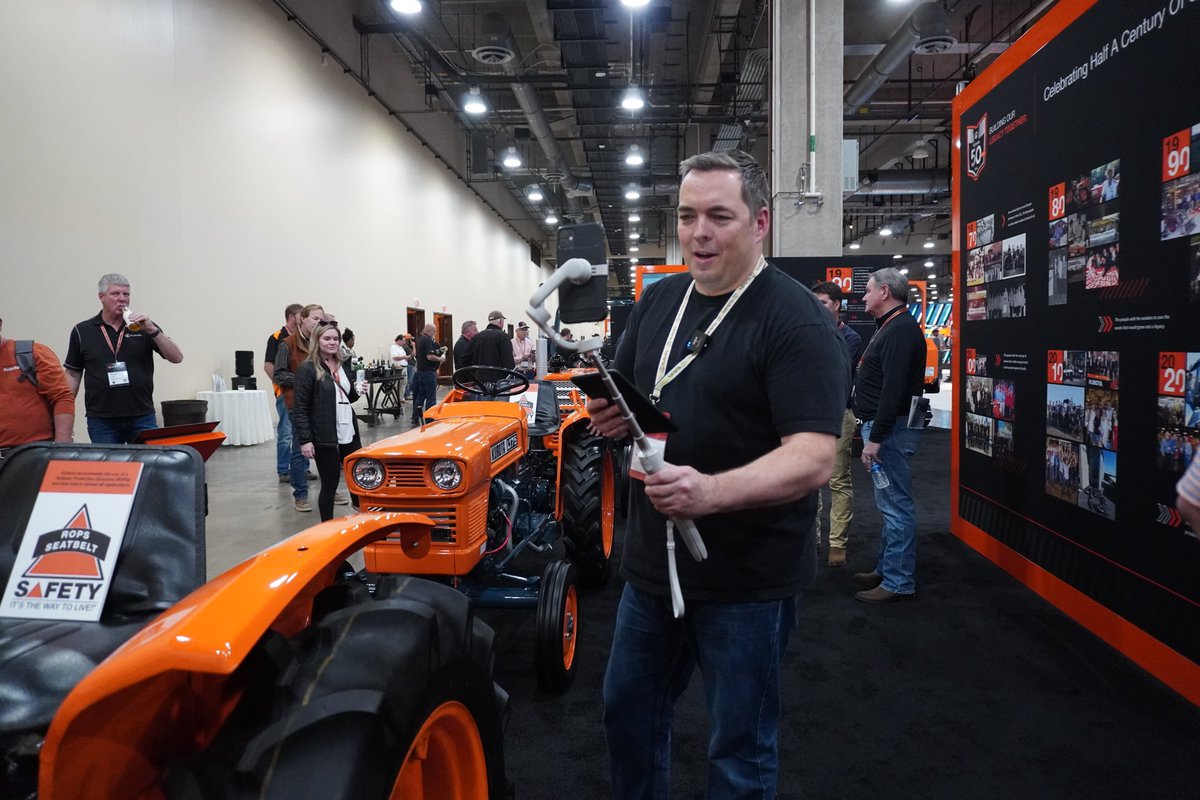 farmingsim's tweet photo. It was a successful first day at Kubota Connect. @GIANTSSoftware Partner @KlutchSim got to teach the crowd how to play Farming Simulator 22 and streamed live from the event on his YouTube channel as well. Join him and Kermit again on Wednesday from 8am-5pm CDT (3pm-12am CEST) https://t.co/nOXXVTX6b5