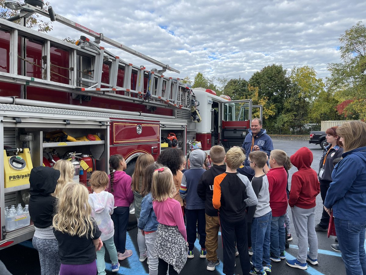 LizHedden132's tweet photo. Of course they make Mrs.Chief dress up for Fire Prevention Week. ππ§―π©βπ#doitforthechildren #primaryteacher #cpspride #ClintonFireDepartment https://t.co/31LVG4G6UZ