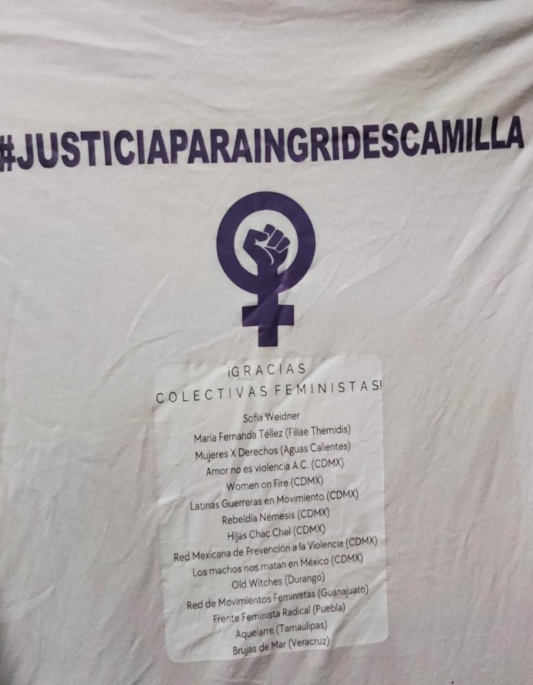 AmorNoEsViolen1's tweet photo. Ahora tu memoria está a salvo entre las garras de este México feminicida. La noche del 14 de febrero del 2020 hice una promesa viendo al cielo invocando tu recuerdo. Los mensajes que recibo de las mujeres de tu familia me dan la paz de saber que la cumplí.
#IngridEscamilla https://t.co/ePFRzWVKOG