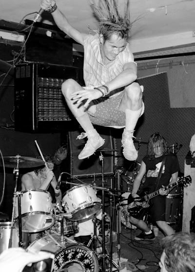 PunkRockStory's tweet photo. In memory of Kendall Stephen Chinn aka Mr. Chi Pig, Canadian musician, artist, singer and front man of the hardcore punk band SNFU, born on this day in 1962, Edmonton, Canada

#punk #punks #punkrock #hardcorepunk #chipig #SNFU #history #punkrockhistory #otd https://t.co/yyULPvdZLG
