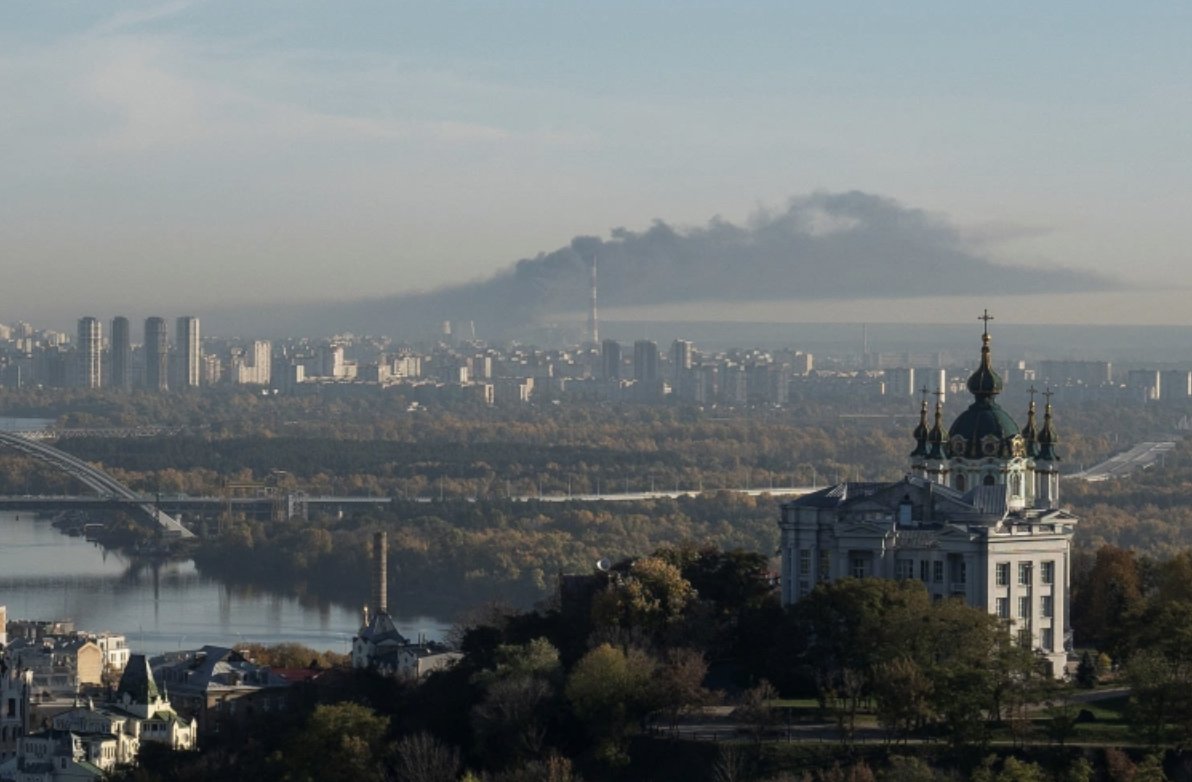 AJEnglish's tweet photo. Russia has destroyed 30% of Ukraine’s power stations, causing massive blackouts across the country, President Volodymyr Zelenskyy says https://t.co/OXJltdr64R https://t.co/eQHbFMMpOm