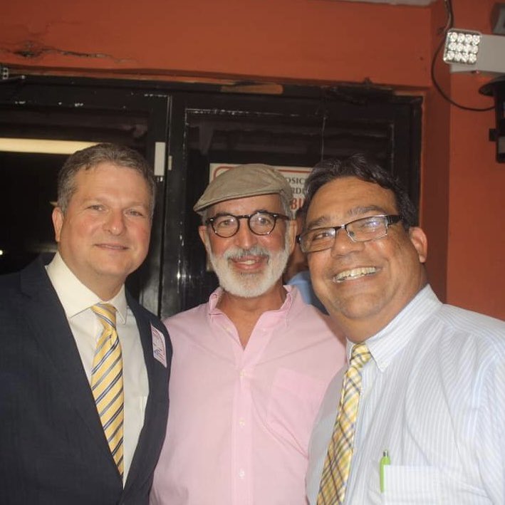RESULTA DIFICIL comprender los golpes que nos trae la vida. Aquí, un momento de alegría en el Ilustre Colegio, con dos grandes amigos, compañeros expresidentes. Lcdo. Edgardo Román Espada: gracias por tu servicio a nuestro Colegio y al País. Descansa en Paz. <a href="/ColegioSiempre/">Colegio de Abogados y Abogadas de Puerto Rico</a>