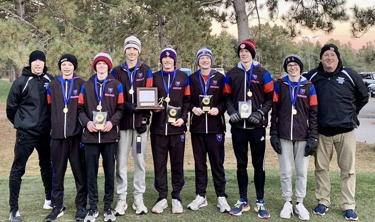 BHSisd786's tweet photo. Bertha-Hewitt boys cross country team Park Region Conference CHAMPS second year in a row💙❤️ #BearPride https://t.co/TvZhddyUEK