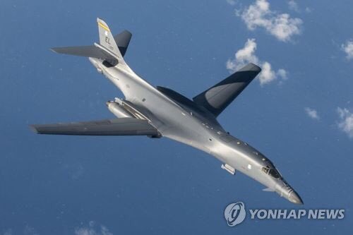 淘喵先生 on Twitter: "美军2架B-1B枪骑兵战略轰炸机从埃尔斯沃思空军基地起飞,于18日上午7点飞抵关岛安德森基地 关岛距离朝鲜