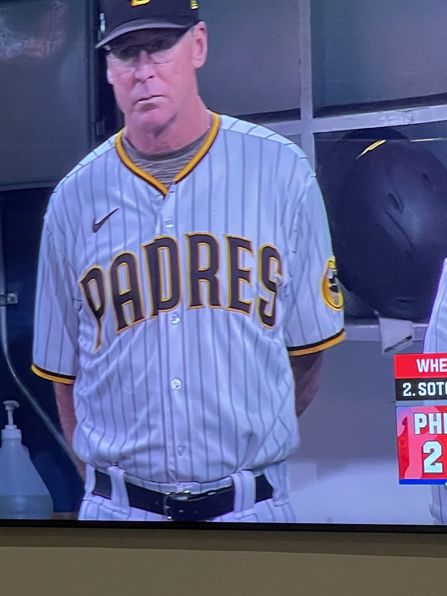 ewyates's tweet photo. @UniWatch has there been a discussion about the Padres belts not matching? https://t.co/Rd1TqeDp6Y
