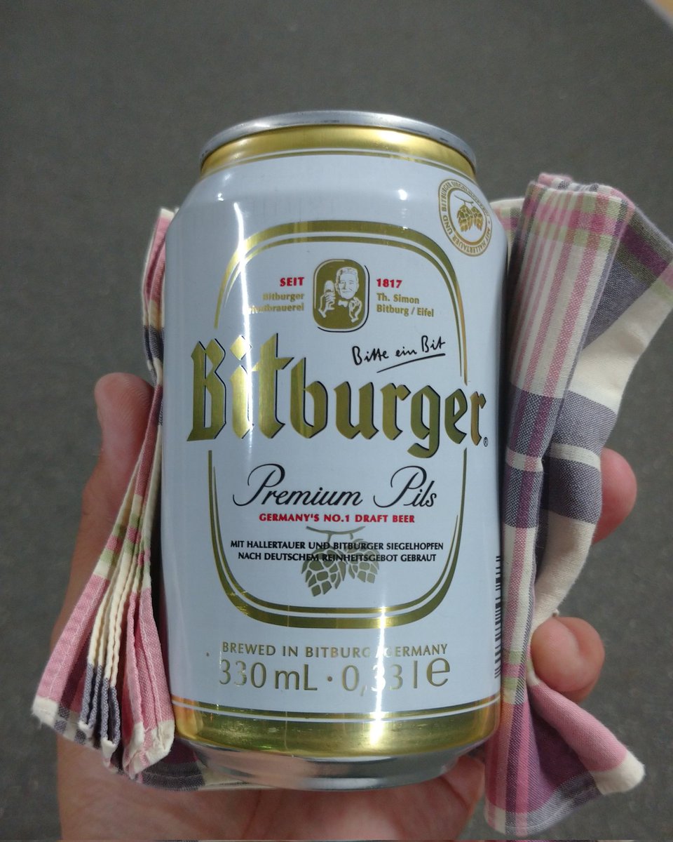cherry_masaya's tweet photo. #bitburger #beer #tastegood #favoritebeer #ビットブルガー #大好きなビール #美味しい #クイーンズ伊勢丹 #美味しいビール
以前は、ラーデベルガーと一緒に成城石井で販売していたビットブルガー。
苦味と香りがほどよくら好きなビール 甘くないのがグー😂
今度はISETANのスーパーから販売。 https://t.co/wYJTEl41C1