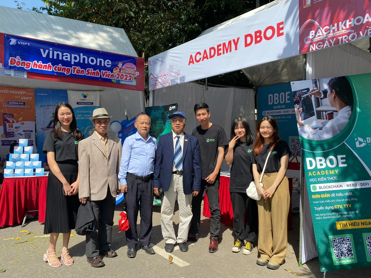 DBOE_Official's tweet photo. Our event at HUST was a huge success, with over 300 freshmen and students stopping by our booth with a slew of interesting questions.
Thank you for your trust and support, HUST.
#DBOE #DBOEAcademy #Blockchain #Web3 #DeFi #Options #HUST #BNBChain #BuildonBNBChain @BNBCHAIN https://t.co/2buDztTyp9