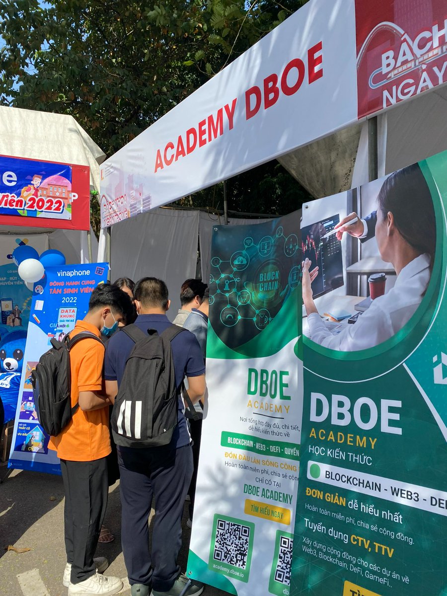 DBOE_Official's tweet photo. Our event at HUST was a huge success, with over 300 freshmen and students stopping by our booth with a slew of interesting questions.
Thank you for your trust and support, HUST.
#DBOE #DBOEAcademy #Blockchain #Web3 #DeFi #Options #HUST #BNBChain #BuildonBNBChain @BNBCHAIN https://t.co/2buDztTyp9