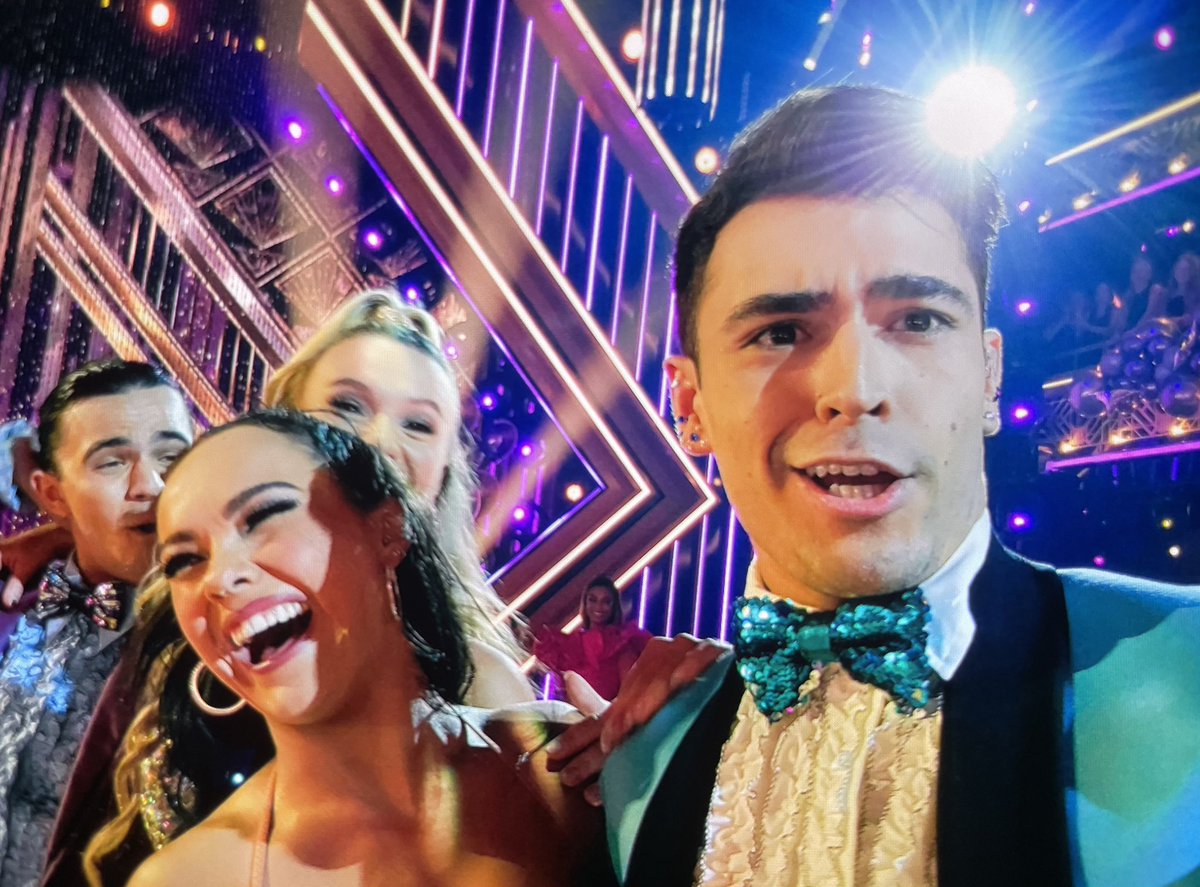 if anyone was wondering how that sefie turned out in our bumper! #DWTS